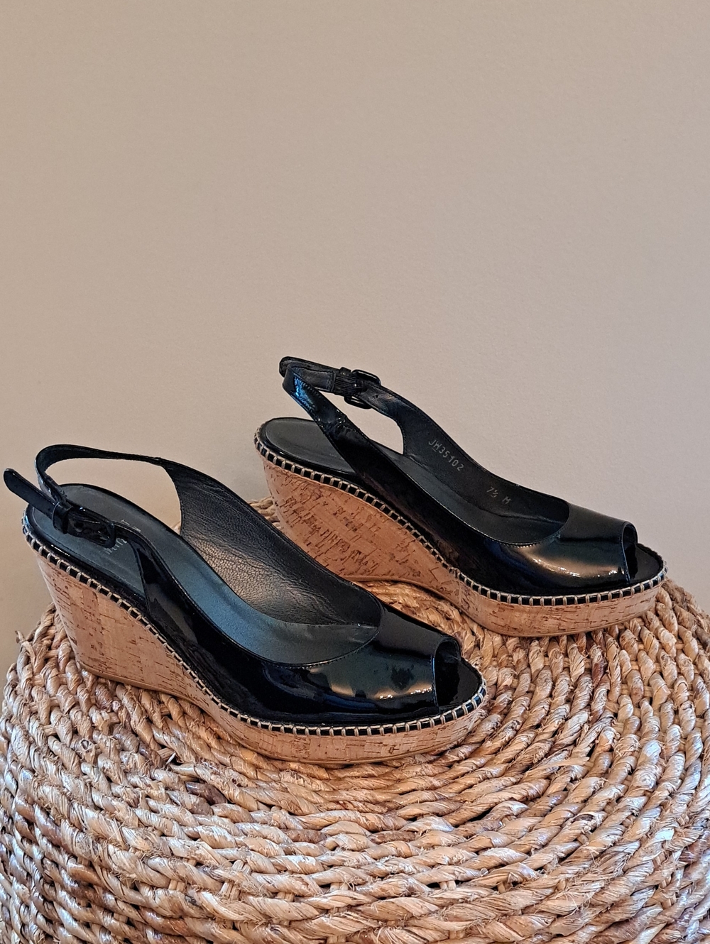 Stuart Weitzman Womens Jean Black Patent Leather Cork Wedge Peep Toe Sandals 7.5